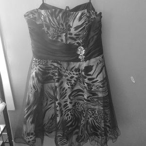 Maquerade formal dress
